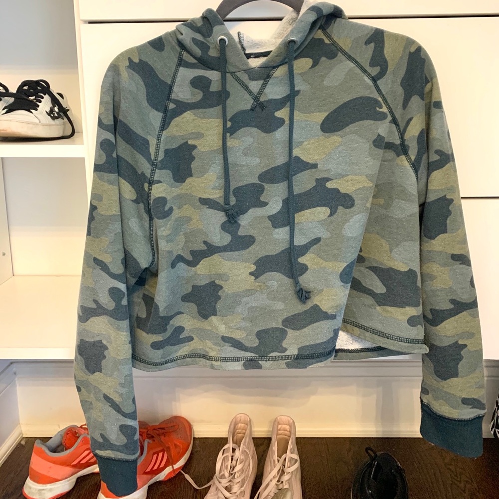 Army print hoodie crop top! <3